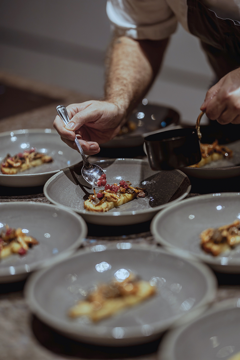 Lindesnes Havhotell servering.jpg